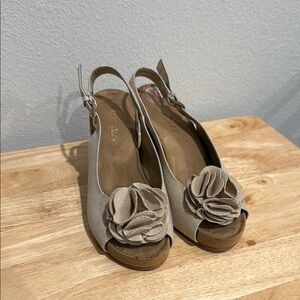 AEROSOLES Tan Wedge Slingback with Rosette Detail